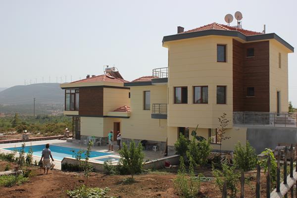 Didim'de Göl Manzaralı Satılık Lüks Villa